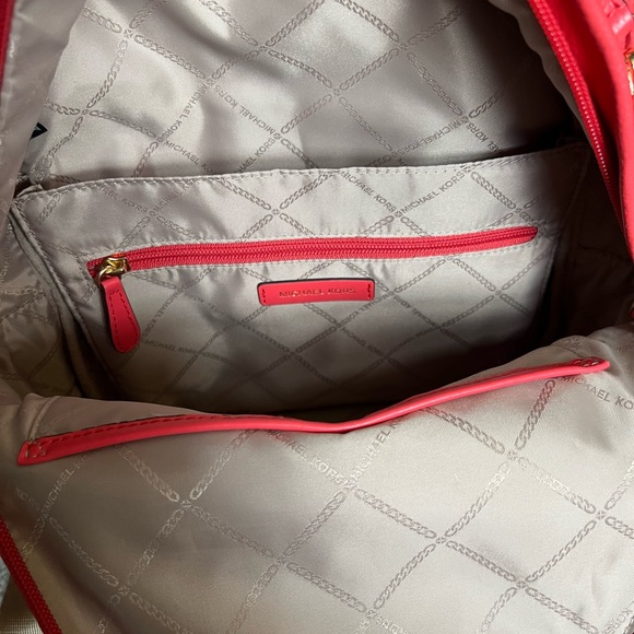 Backpack - Picture 3 of 4